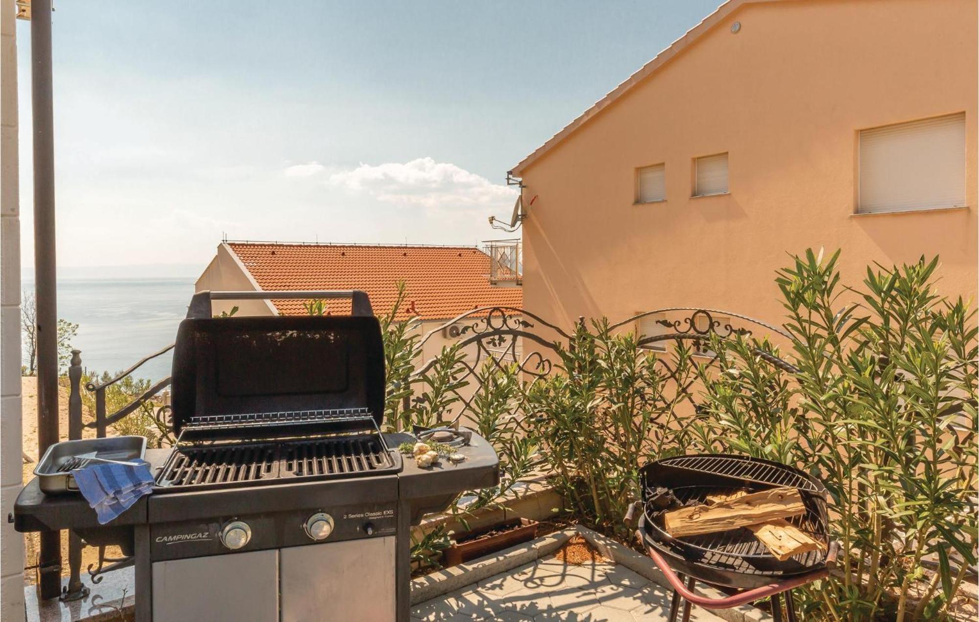 Gorgeous Apartment In Krvavica With Kitchen エクステリア 写真