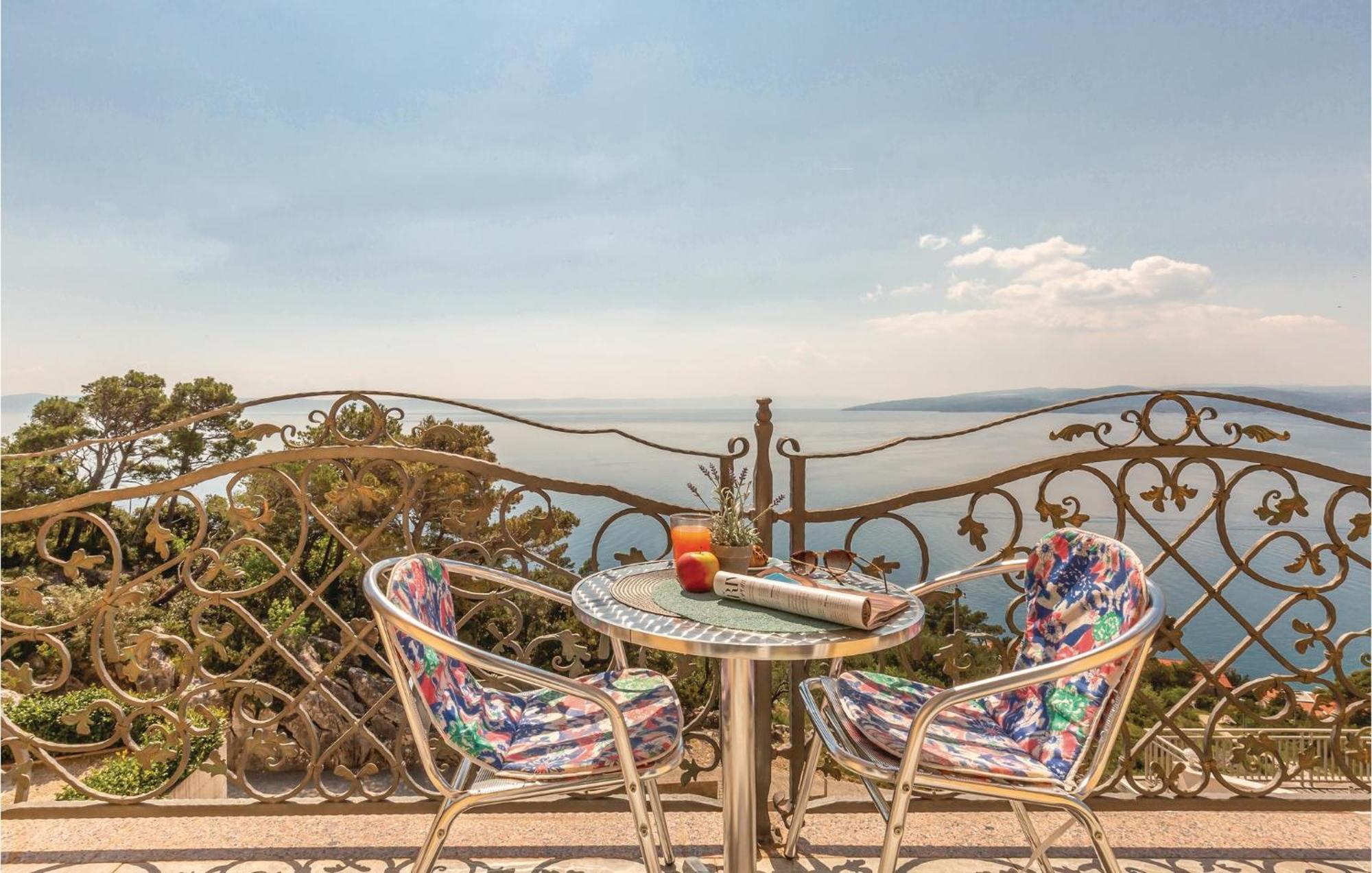 Gorgeous Apartment In Krvavica With Kitchen エクステリア 写真