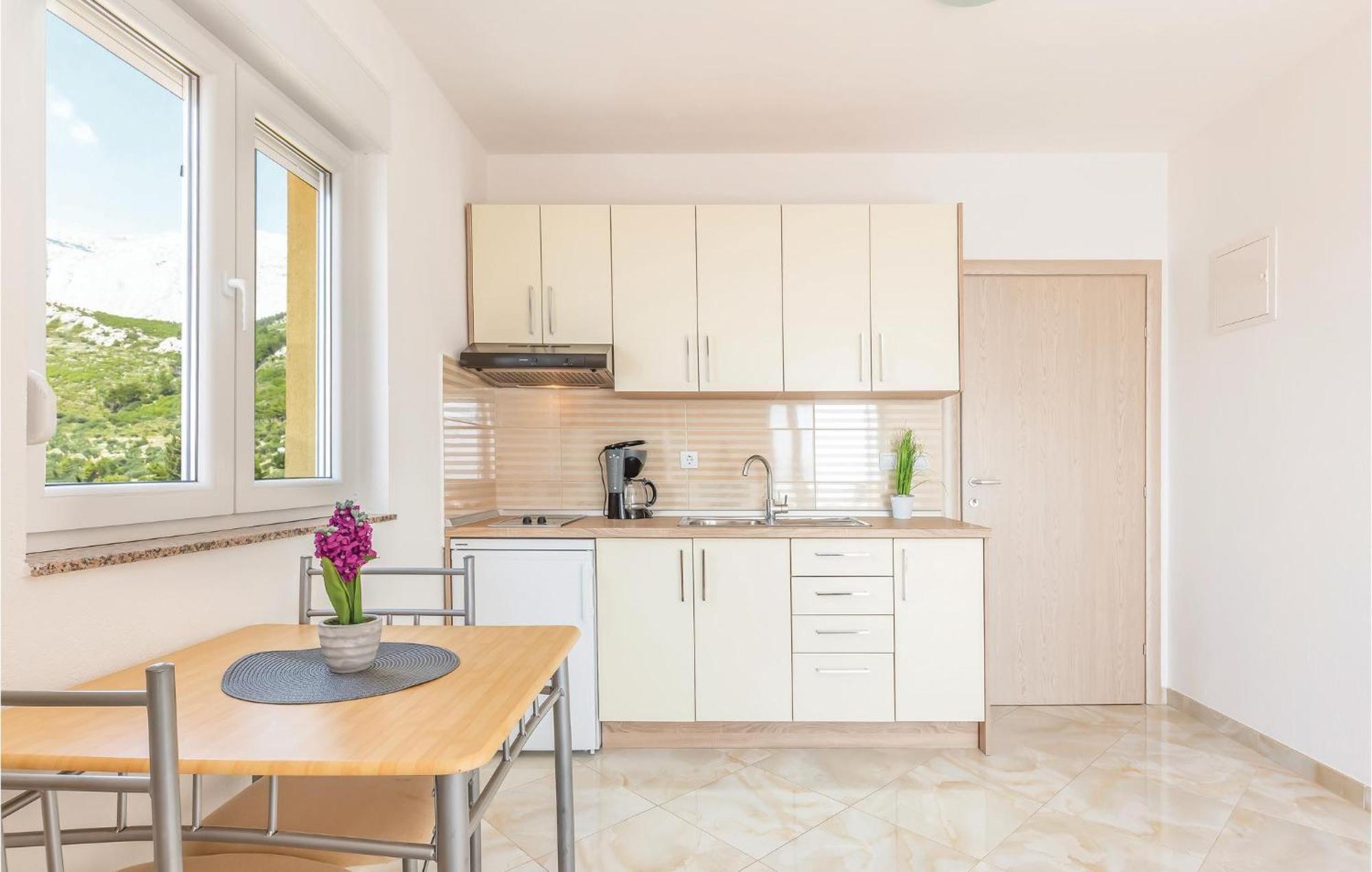 Gorgeous Apartment In Krvavica With Kitchen エクステリア 写真